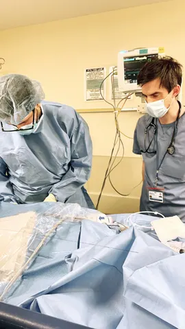 Line placement by PGY1 supervised by PGY3/Attending