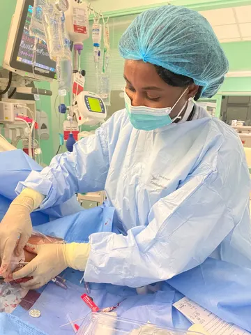Dr Ruth Pius PGY1 
 Midline in MICU